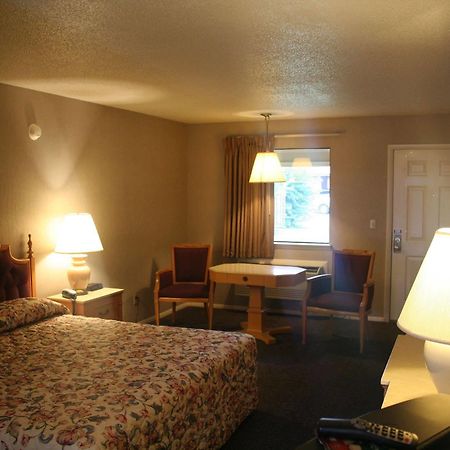 King'S Inn Huntsville Bagian luar foto