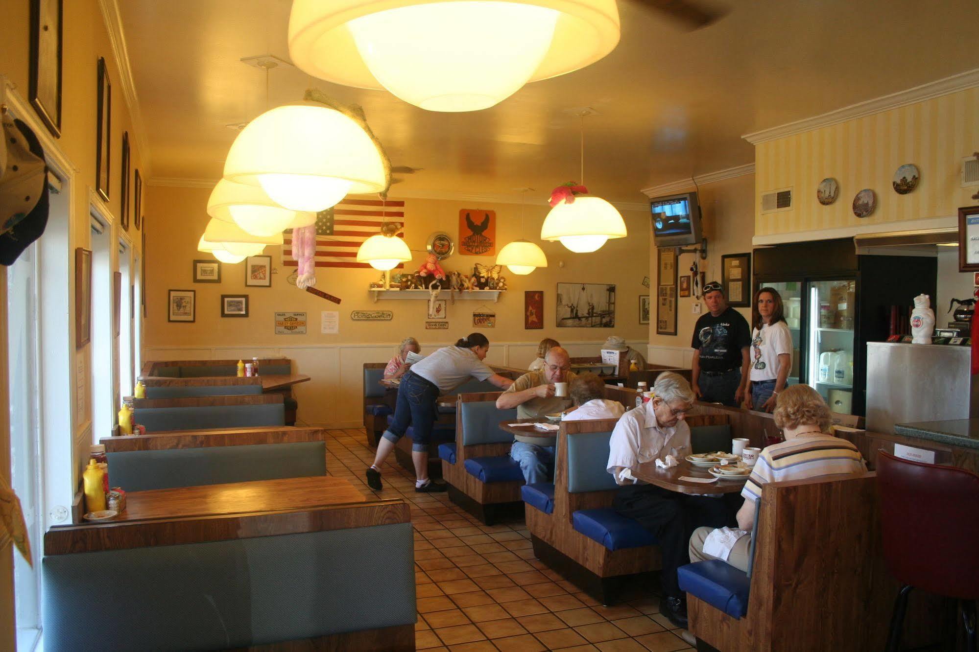 King'S Inn Huntsville Bagian luar foto