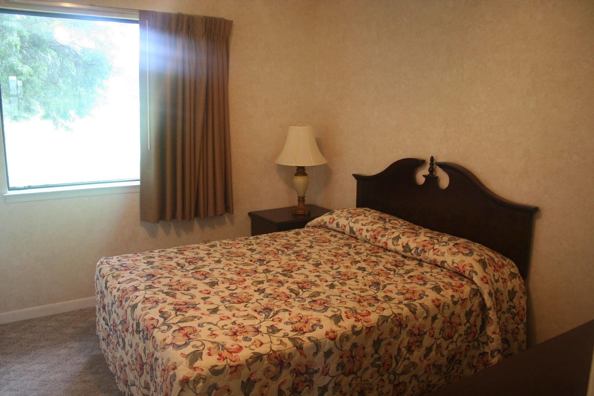 King'S Inn Huntsville Bagian luar foto