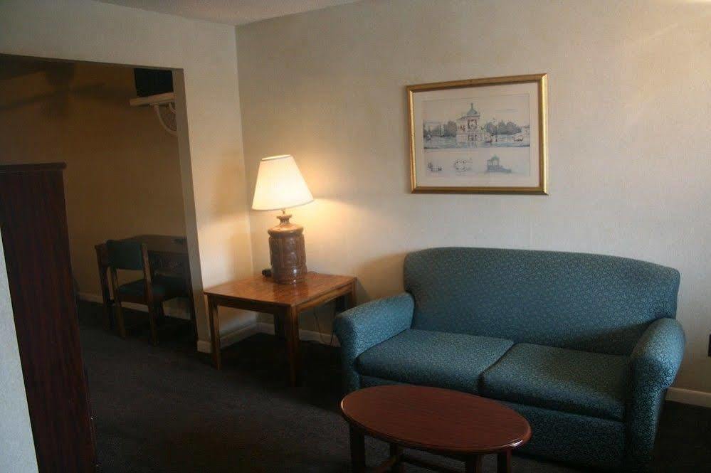 King'S Inn Huntsville Bagian luar foto