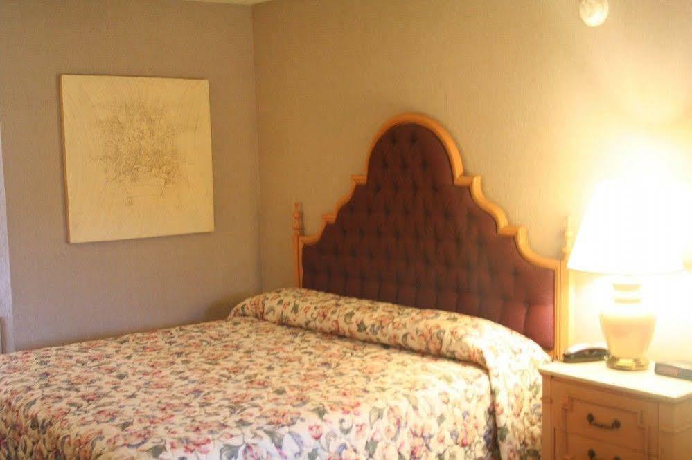 King'S Inn Huntsville Bagian luar foto