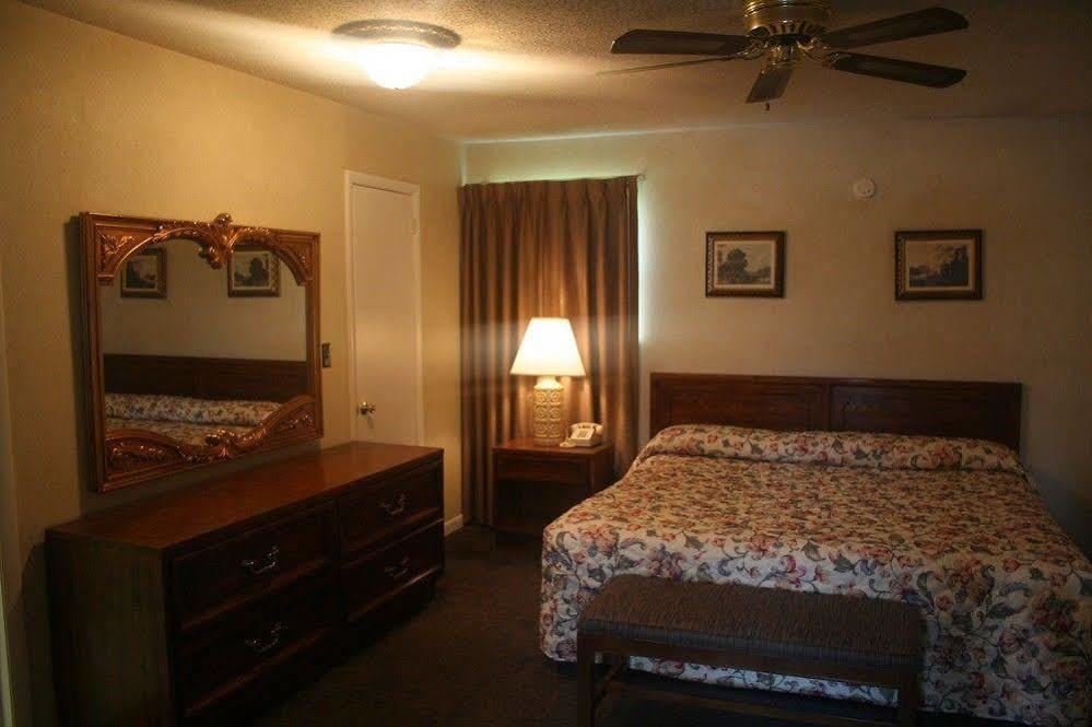 King'S Inn Huntsville Bagian luar foto