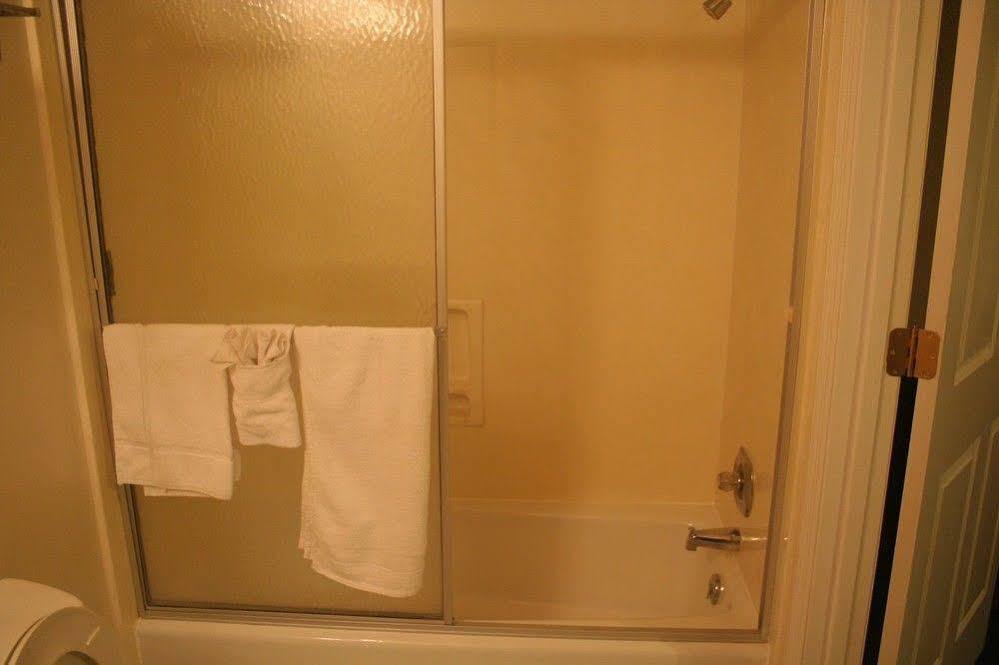 King'S Inn Huntsville Bagian luar foto