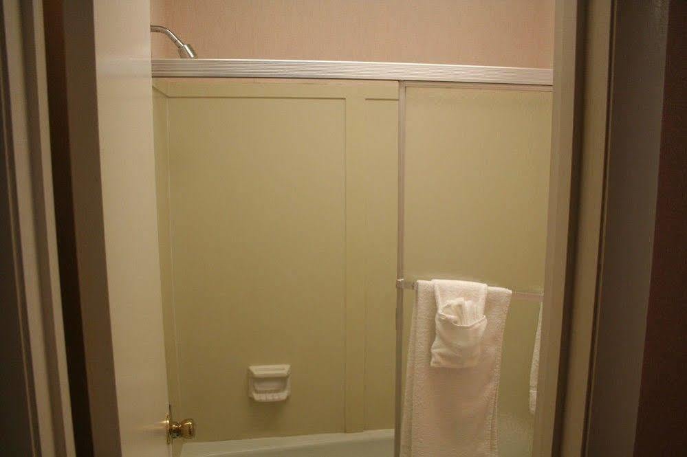 King'S Inn Huntsville Bagian luar foto