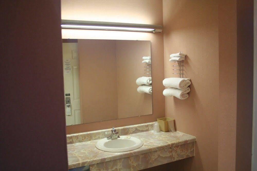 King'S Inn Huntsville Bagian luar foto
