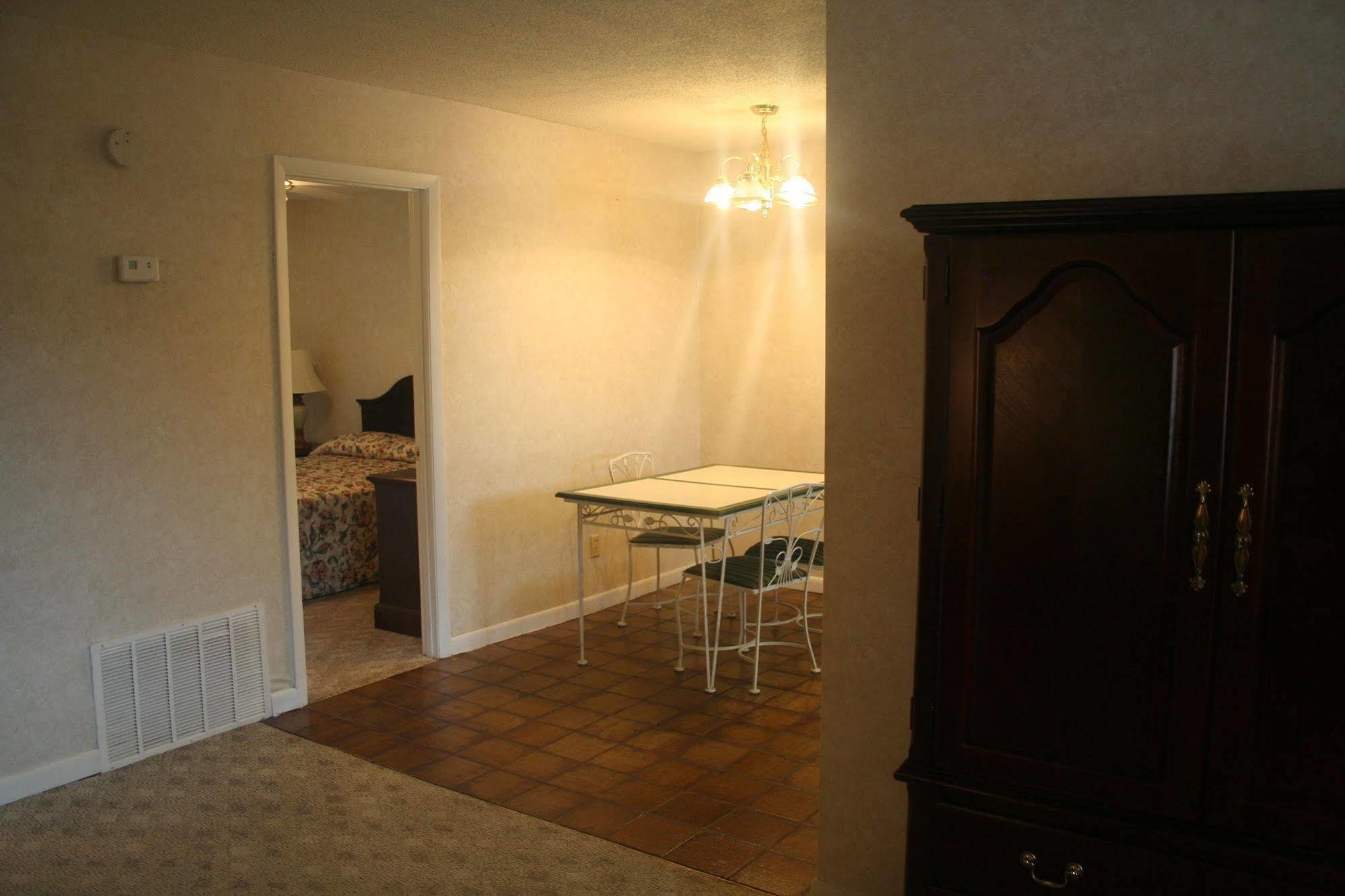 King'S Inn Huntsville Bagian luar foto