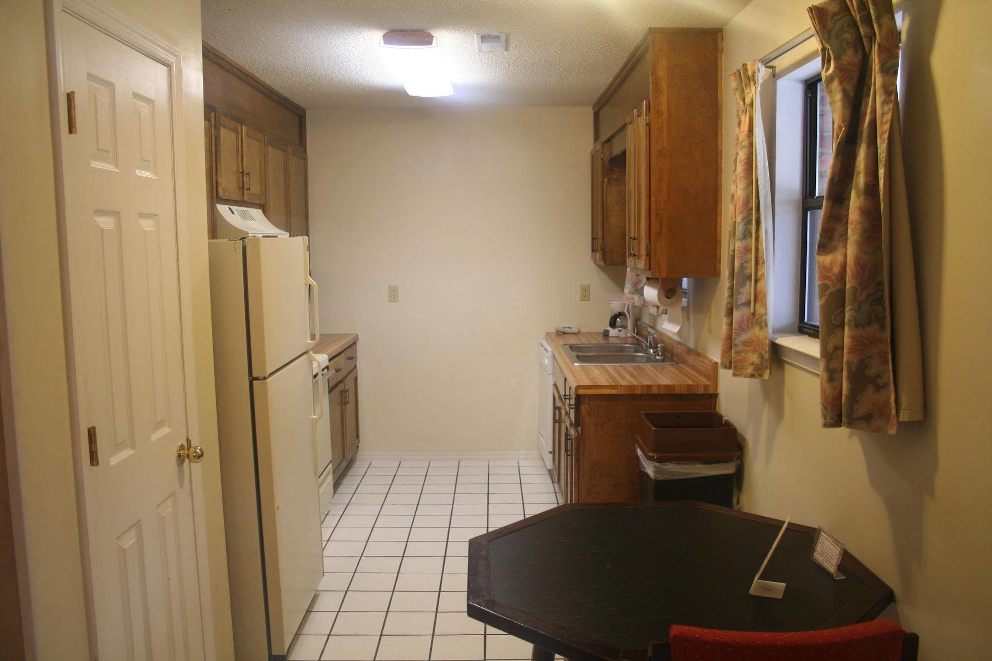 King'S Inn Huntsville Bagian luar foto
